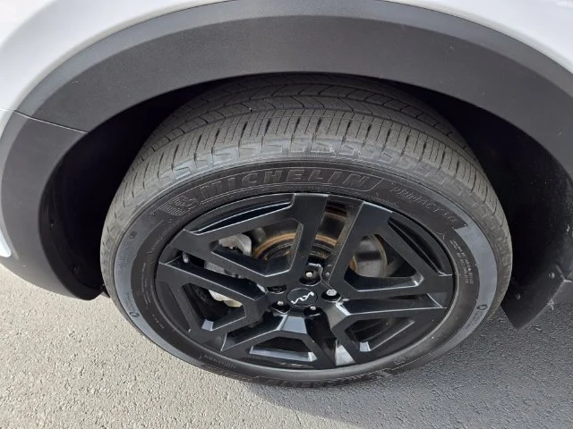 Used 2023 White Kia SX-Prestige image 24