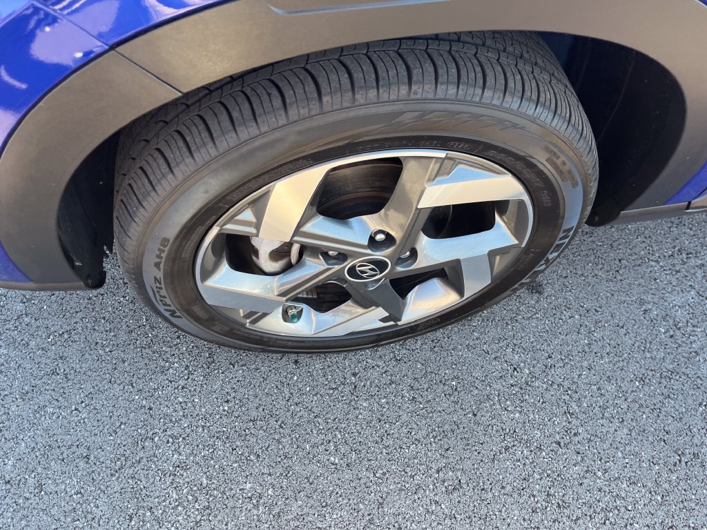 Used 2024 Blue Hyundai SEL image 9