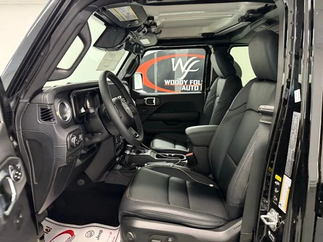 New 2026 Black Clear-Coat Exterior Paint Jeep Sahara image 10