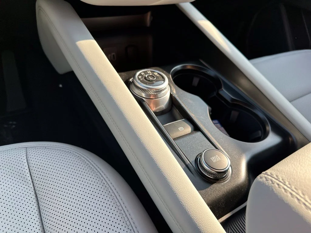 New 2027 Star White Metallic Tri-Coat Ford Platinum™ image 17