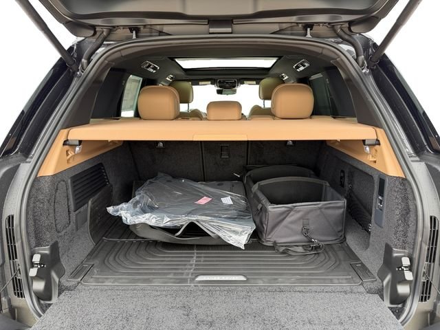 New 2026 Carpathian Grey Land Rover SE image 18