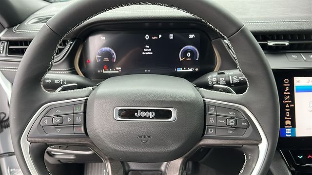 New 2026 Bright White Clear-Coat Exterior Paint Jeep Limited image 11