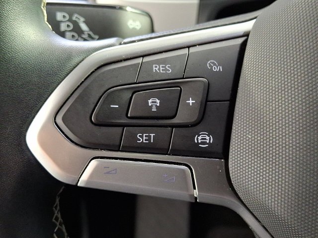 Used 2022 White Volkswagen 3.6L V6 SE w/Technology image 23