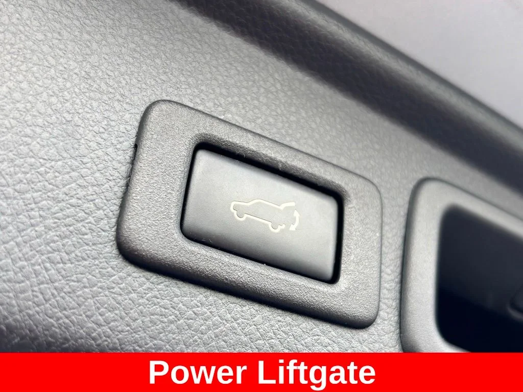 Used 2017 Silver Subaru 2.5i Limited image 13