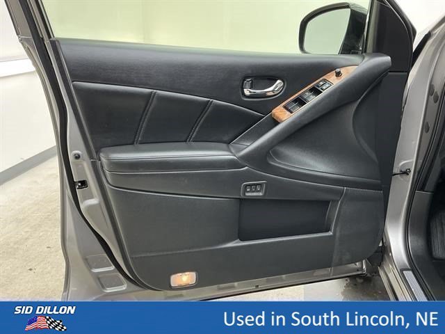 Used 2012 Platinum Graphite Metallic Nissan LE image 15
