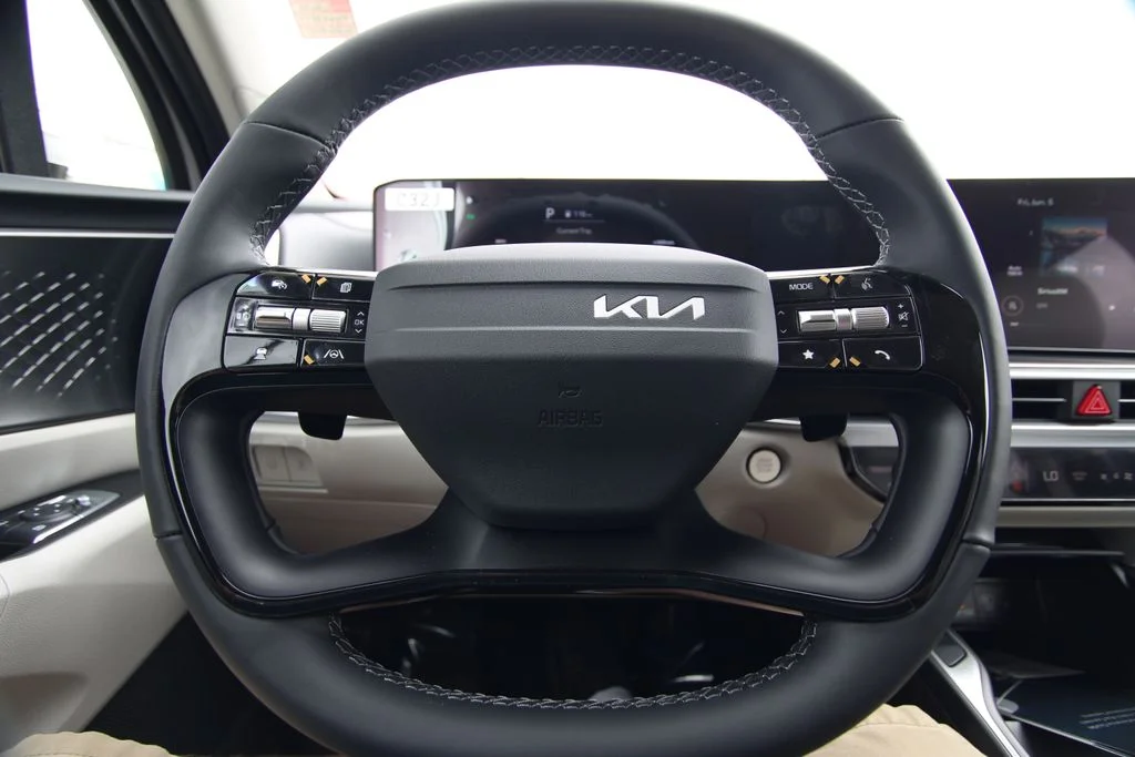 New 2026 Snow White Pearl Kia EX image 22