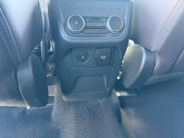 Used 2025 Black Metallic Ford Platinum image 26