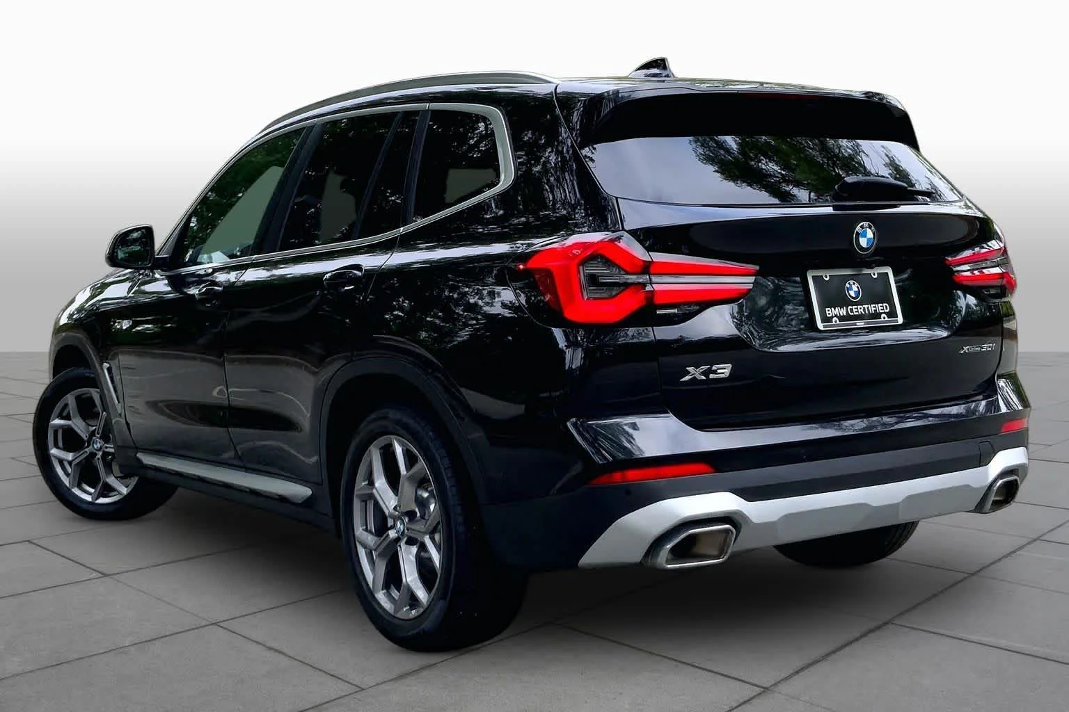 Used 2023 Black Sapphire Metallic BMW xDrive30i image 11