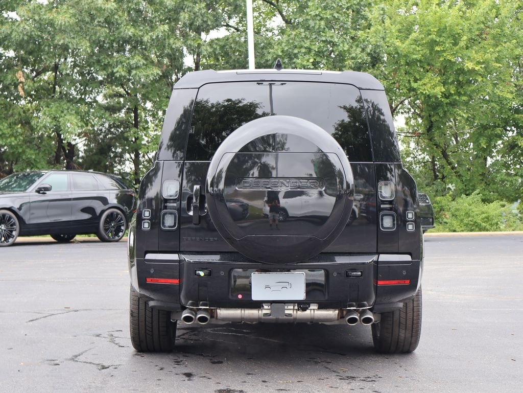New 2026 Santorini Black Land Rover V8 image 6