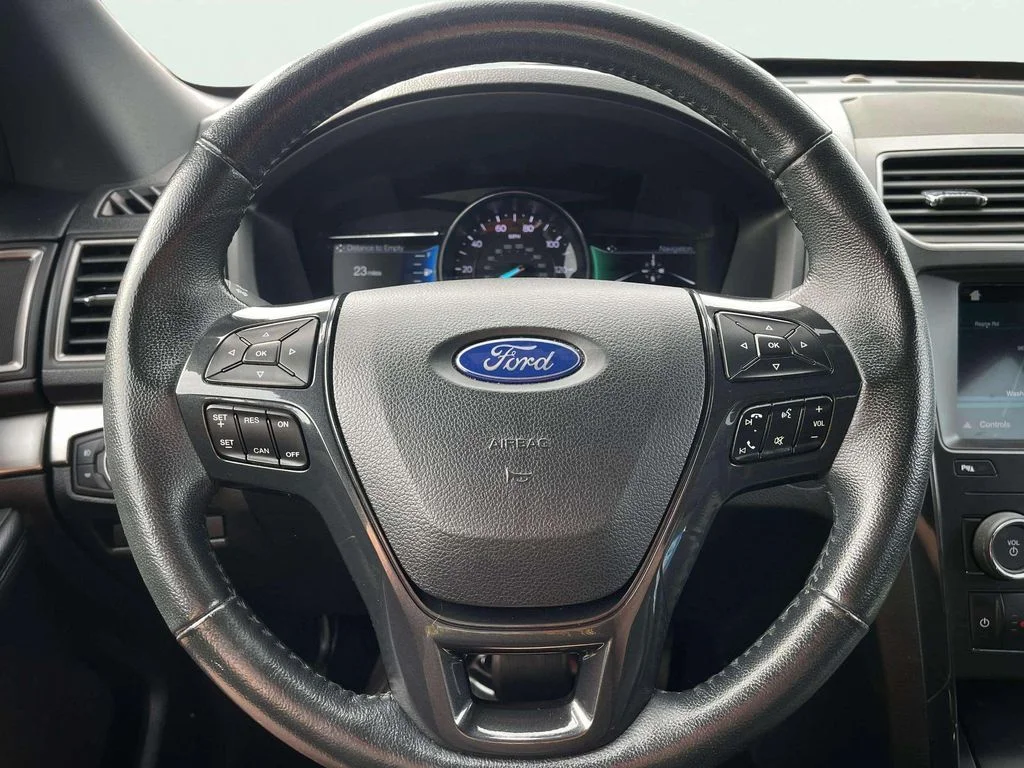 Used 2019 Agate Black Metallic Ford XLT image 18