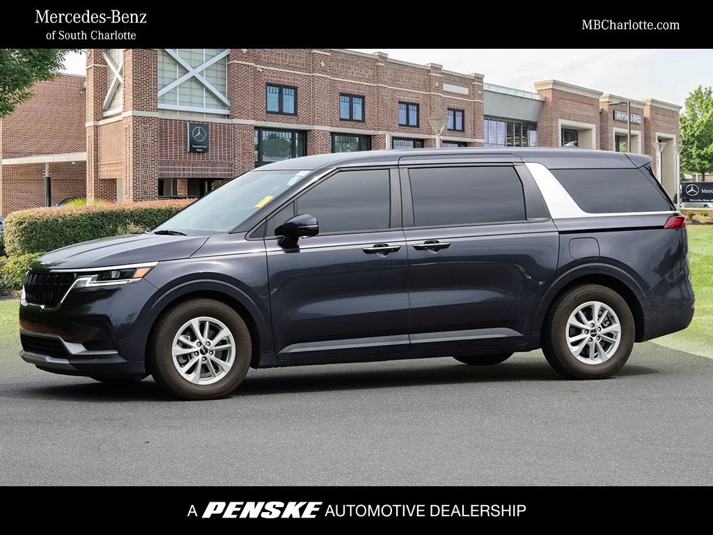 2023 Kia Sedona LX Seat Pkg's photo