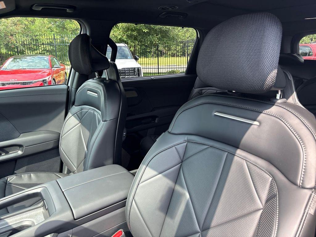 New 2027 Glacial White Pearl Kia SX image 12