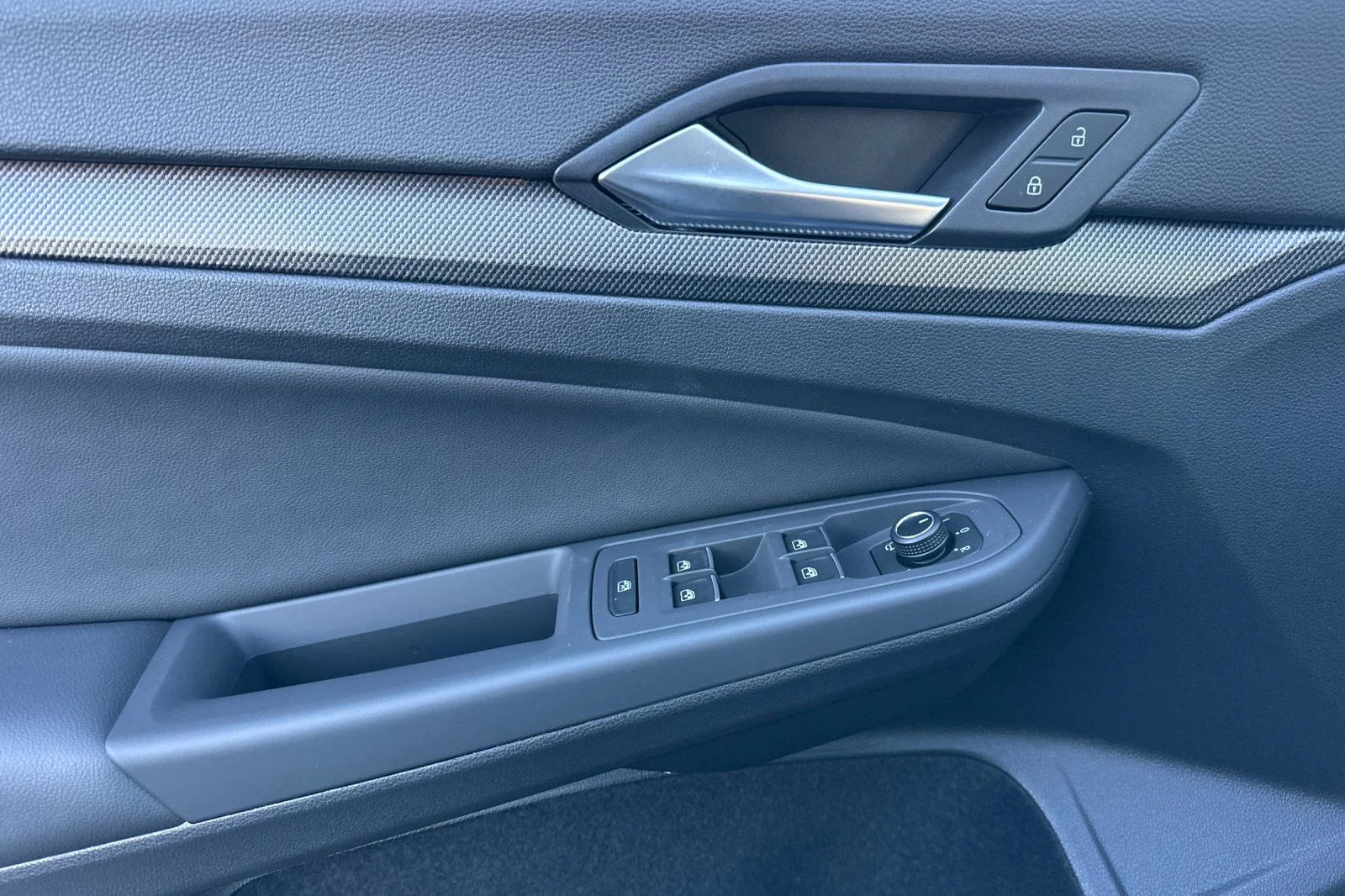 New 2026 Blue Volkswagen 2.0T SE image 10