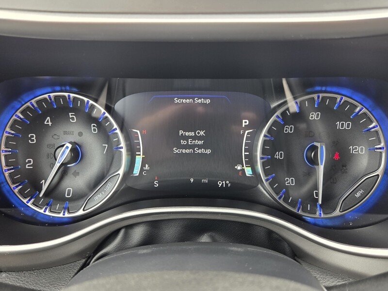New 2027 Hydro Blue Pearl-Coat Exterior Paint Chrysler SELECT FWD image 35