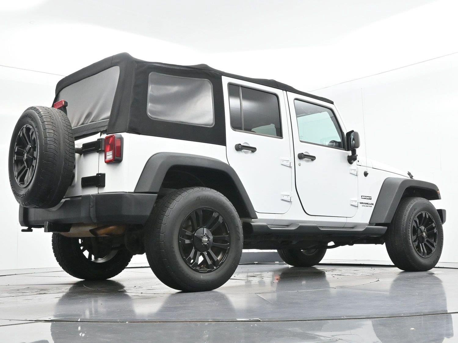 Used 2015 Bright White Clearcoat Jeep Sport image 47