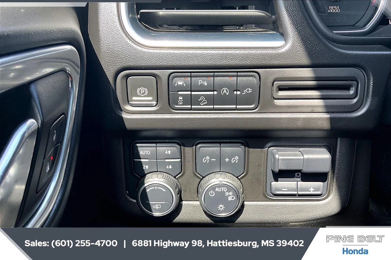 Used 2021 Black Chevrolet Z71 image 23