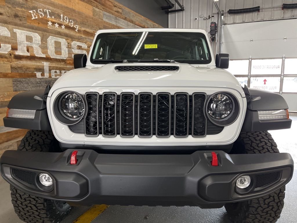 New 2026 Bright White Clear-Coat Exterior Paint Jeep Rubicon image 7