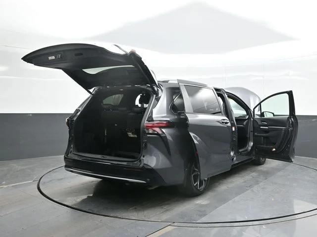 2025 Toyota Sienna Platinum - Photo 29