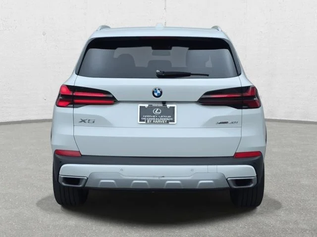 Used 2025 White Metallic BMW xDrive40i image 6