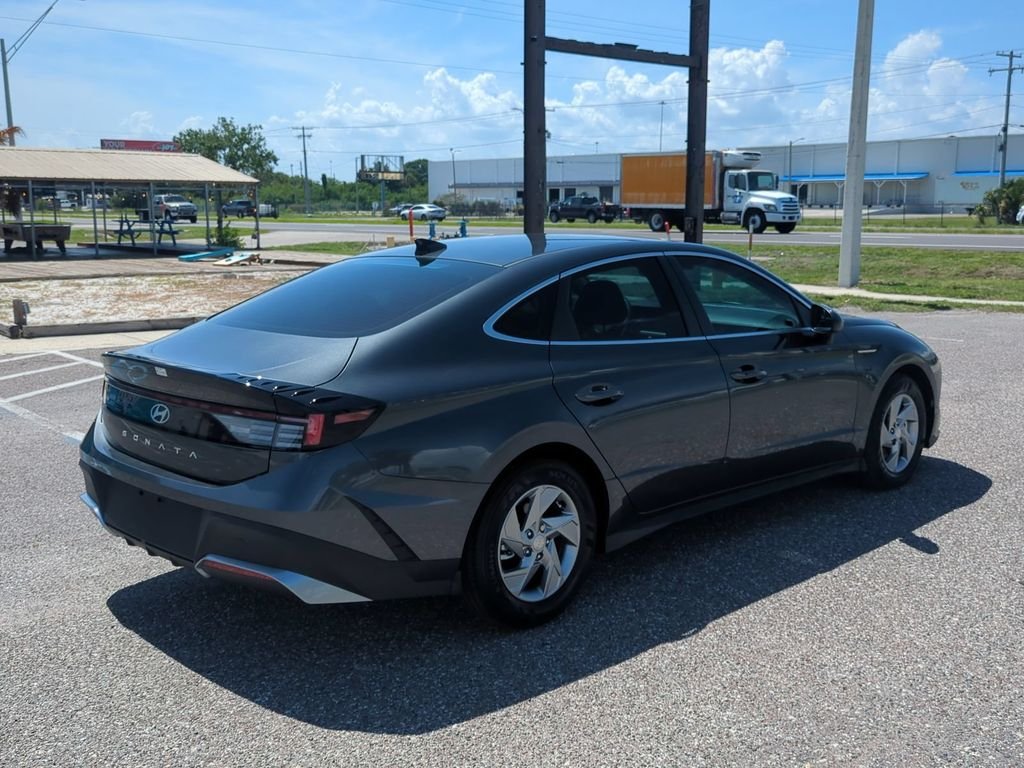 Used 2025 Gray Hyundai SE image 5