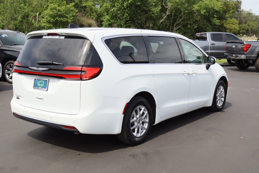 2023 Chrysler Pacifica Touring L - Photo 9