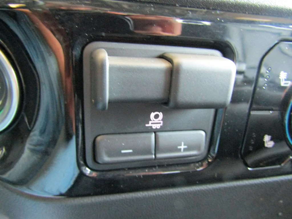 Used 2025 Sterling GMC SLT image 18