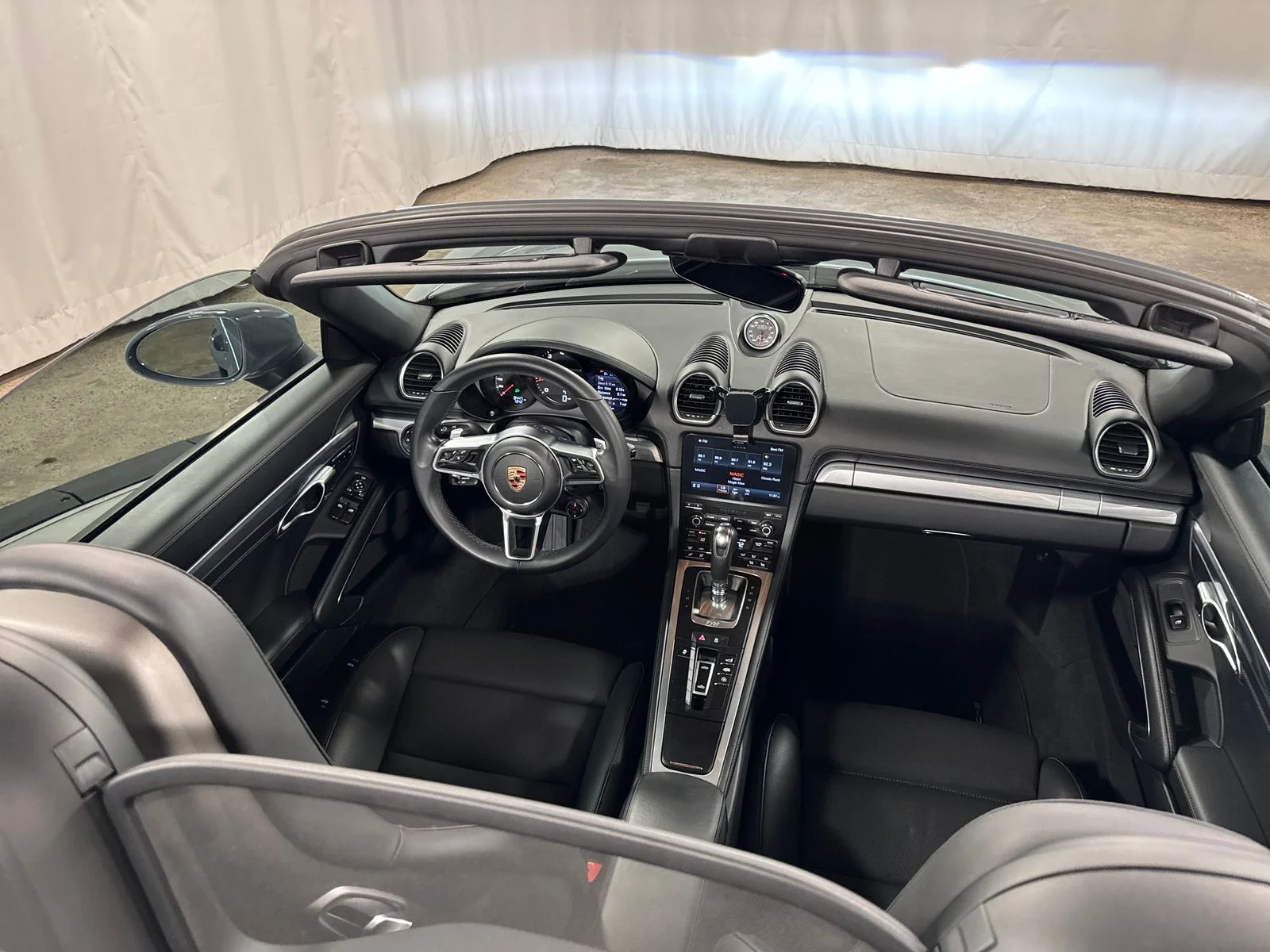 Used 2025  Porsche Base image 4
