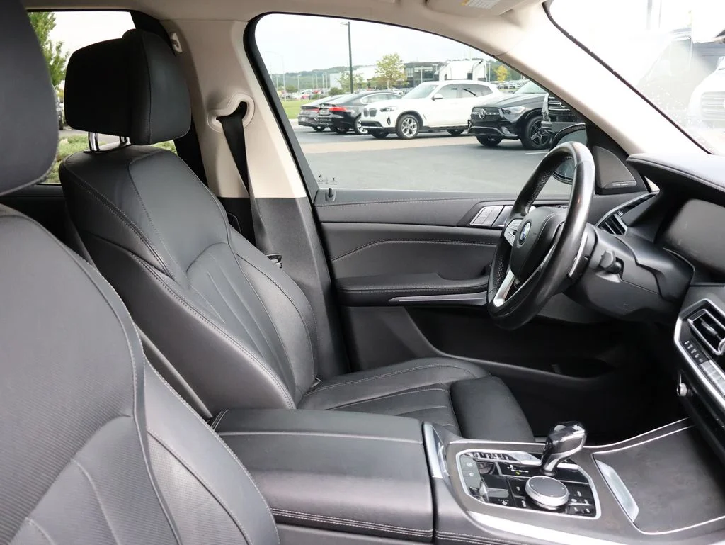 Used 2021 Black BMW xDrive40i image 32
