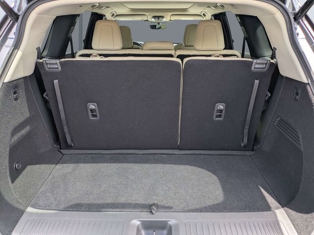 Used 2025 Gray INFINITI LUXE image 12