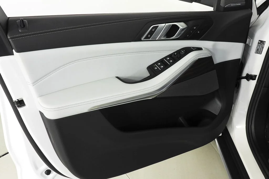 Used 2026 White BMW sDrive40i image 11