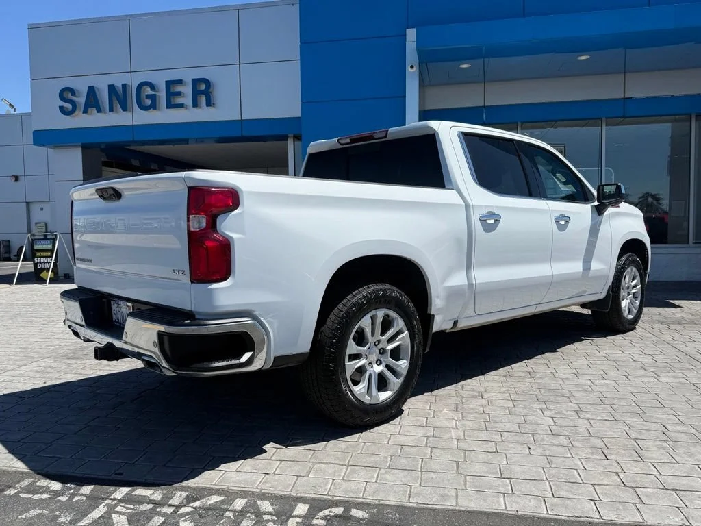 Used 2022 Summit White Chevrolet LTZ image 10
