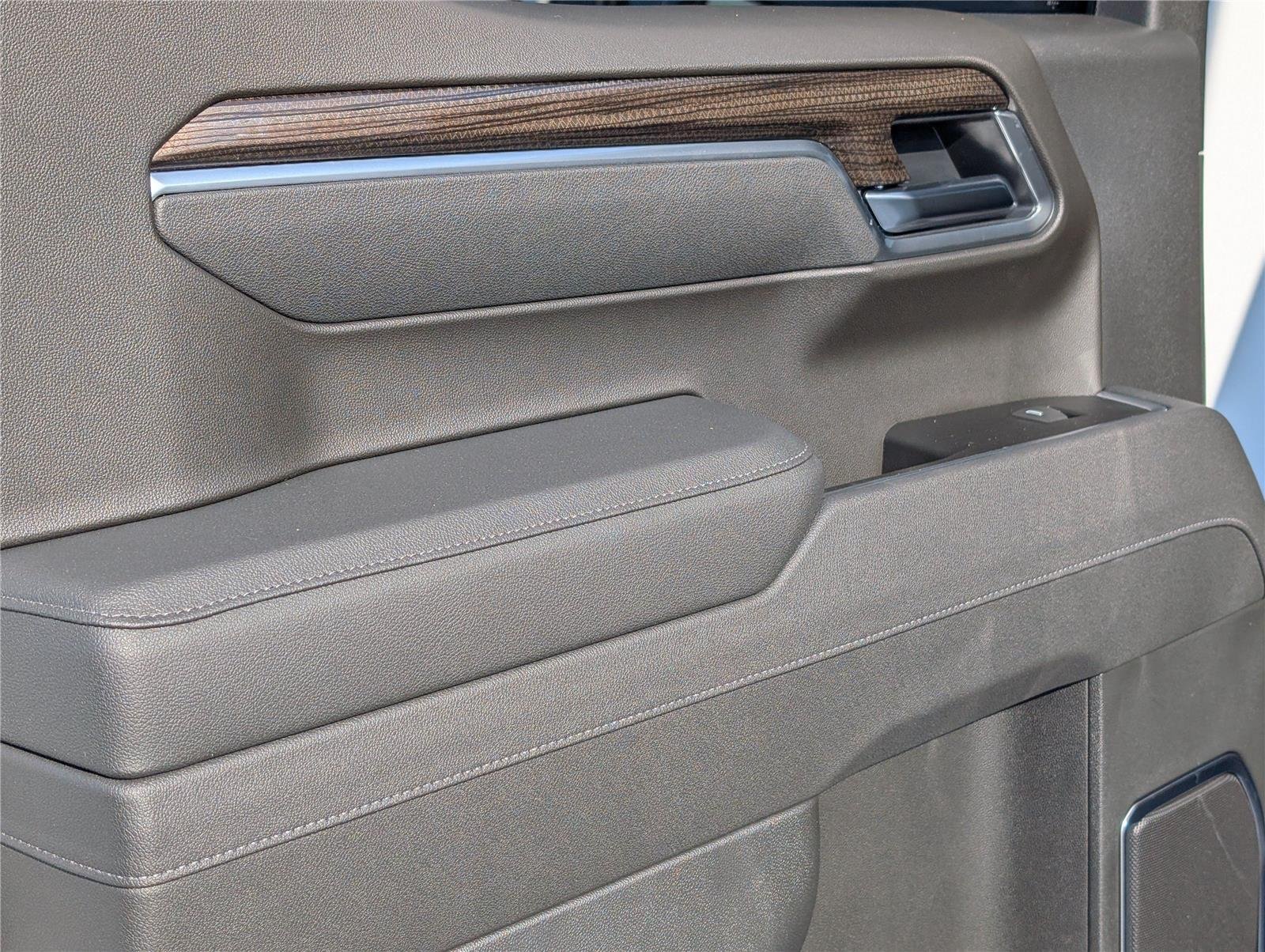 New 2026 Summit White Chevrolet LT image 34
