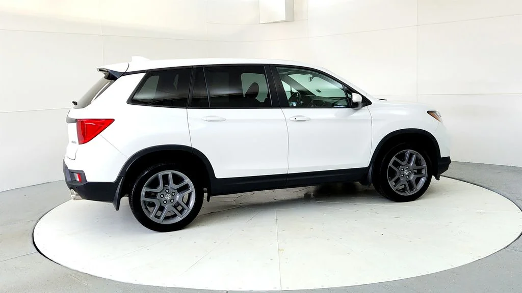 Used 2023 White Honda EX-L image 6