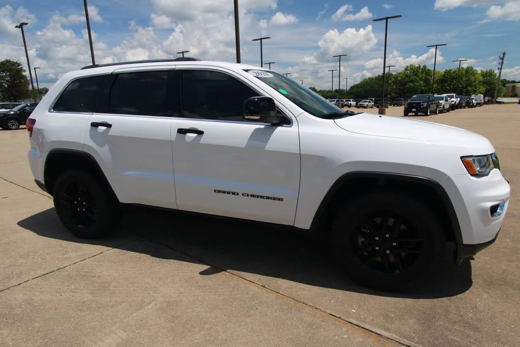 Used 2021 Bright White Clearcoat Jeep Limited image 3