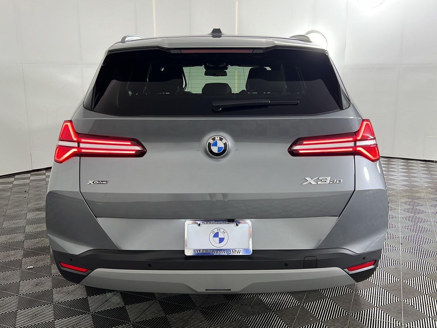 Used 2026 Skyscraper Grey Metallic BMW 30 xDrive image 6