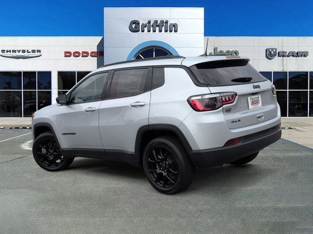 New 2026 Silver Zynith Metallic Clear-Coat Exterior Paint Jeep Latitude image 9