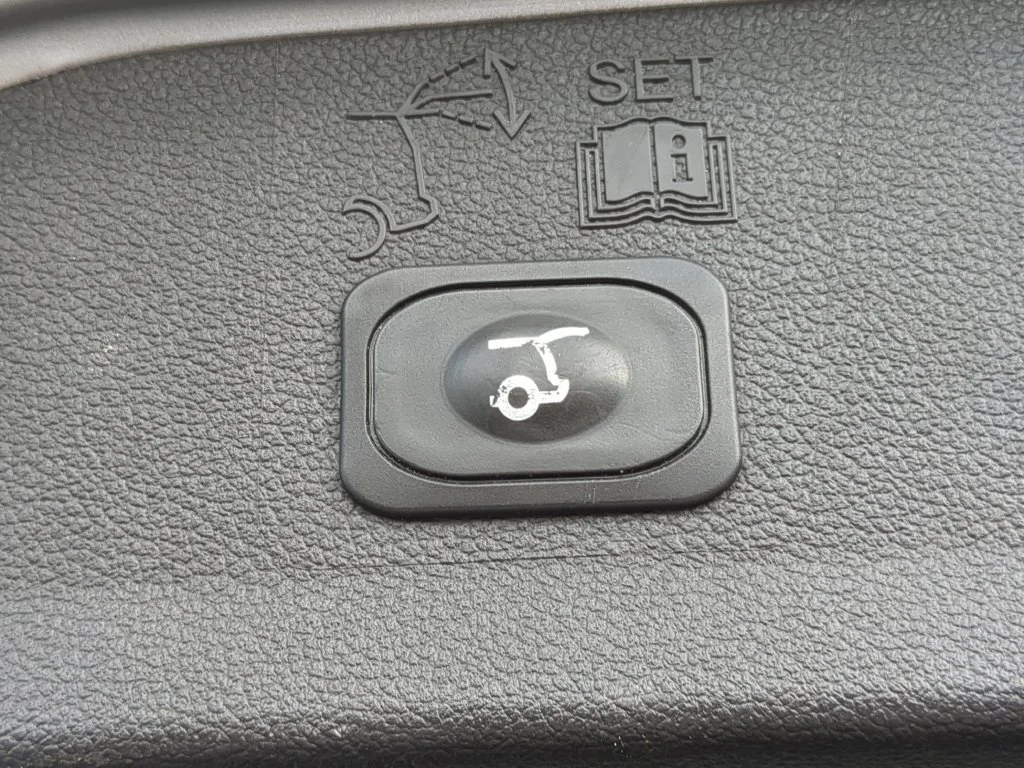 Used 2018 Silver Ford SEL image 11