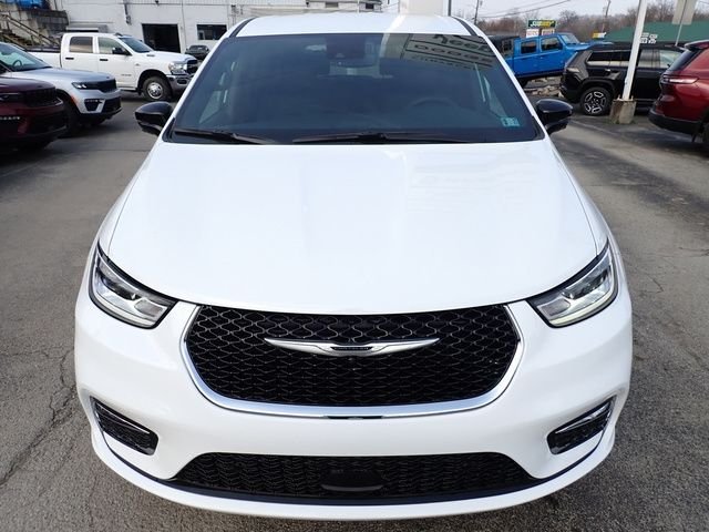 New 2026 Bright White Clear-Coat Exterior Paint Chrysler Select image 10