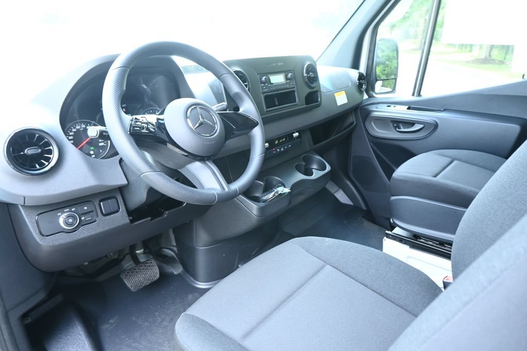 New 2026 Arctic White Mercedes-Benz Cargo 144 WB image 44