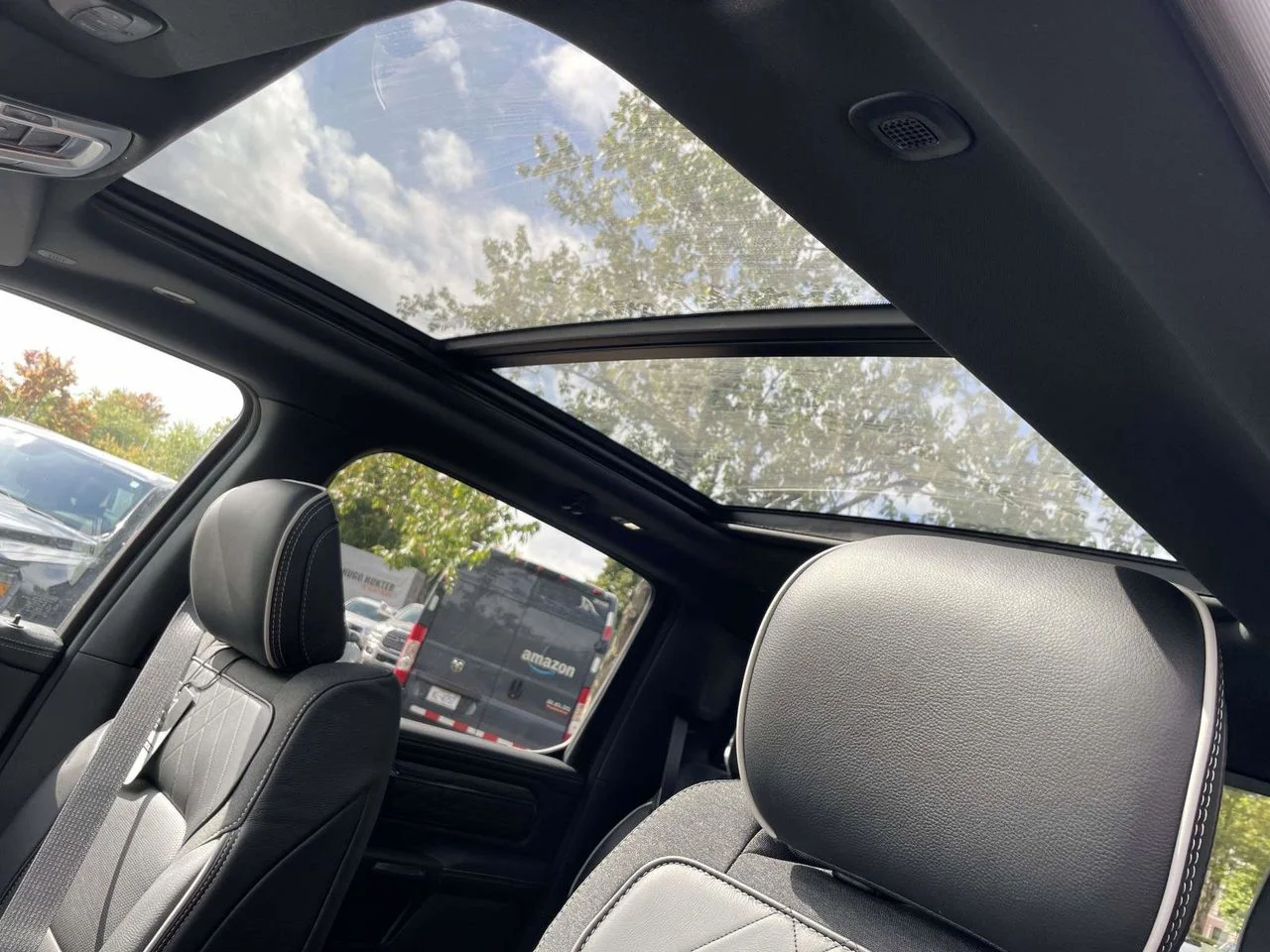 New 2026 Diamond Black Crystal Pearl-Coat Exterior Paint RAM Limited image 27