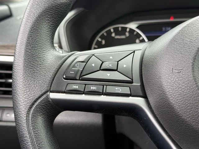 Used 2024 Silver Nissan 2.5 SV image 11