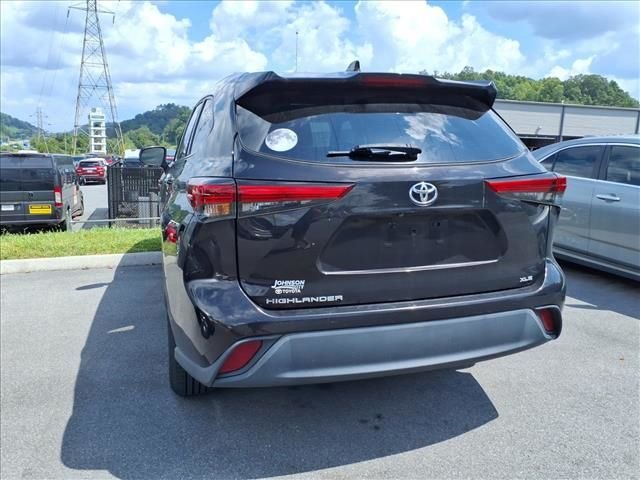 Used 2022 Brown Toyota XLE image 14