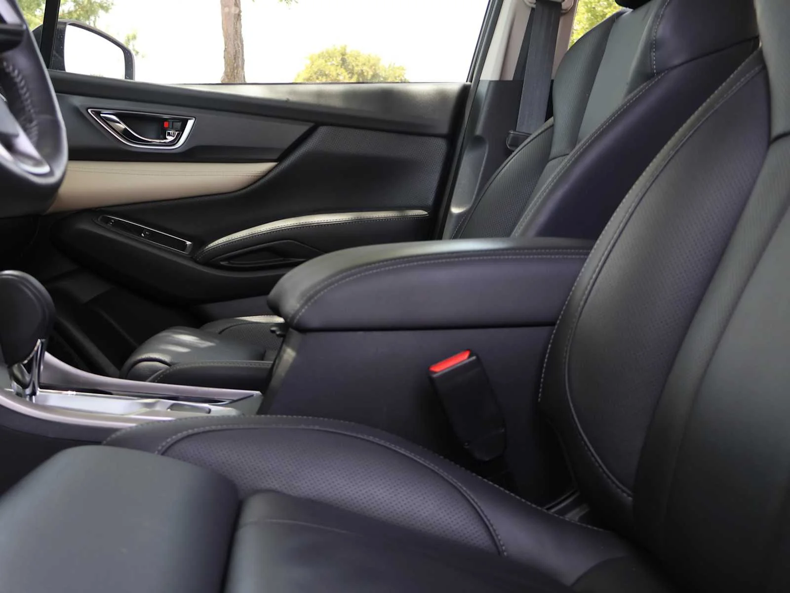 Used 2020 Ice Silver Metallic Subaru Limited image 13