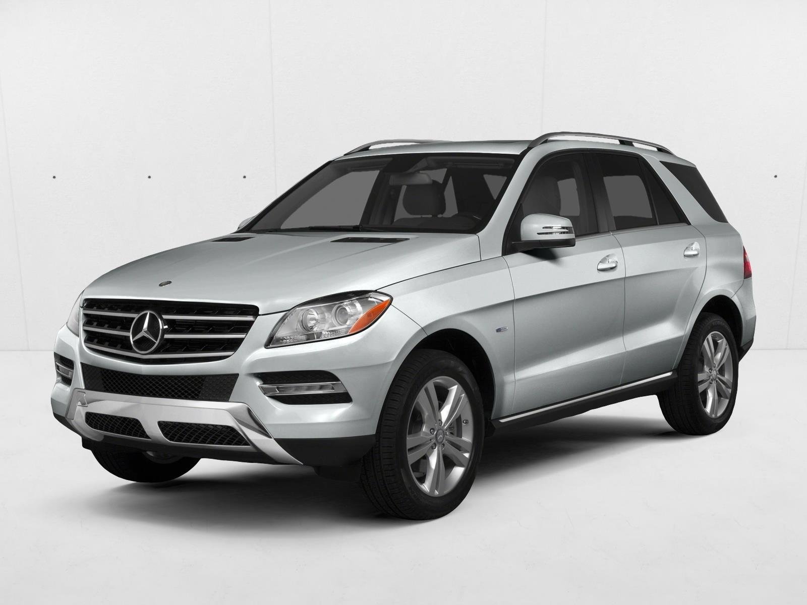 Used 2015 Iridium Silver Metallic Mercedes-Benz ML 350 image 1