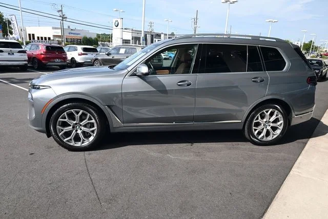 Used 2024 Gray BMW xDrive40i image 16