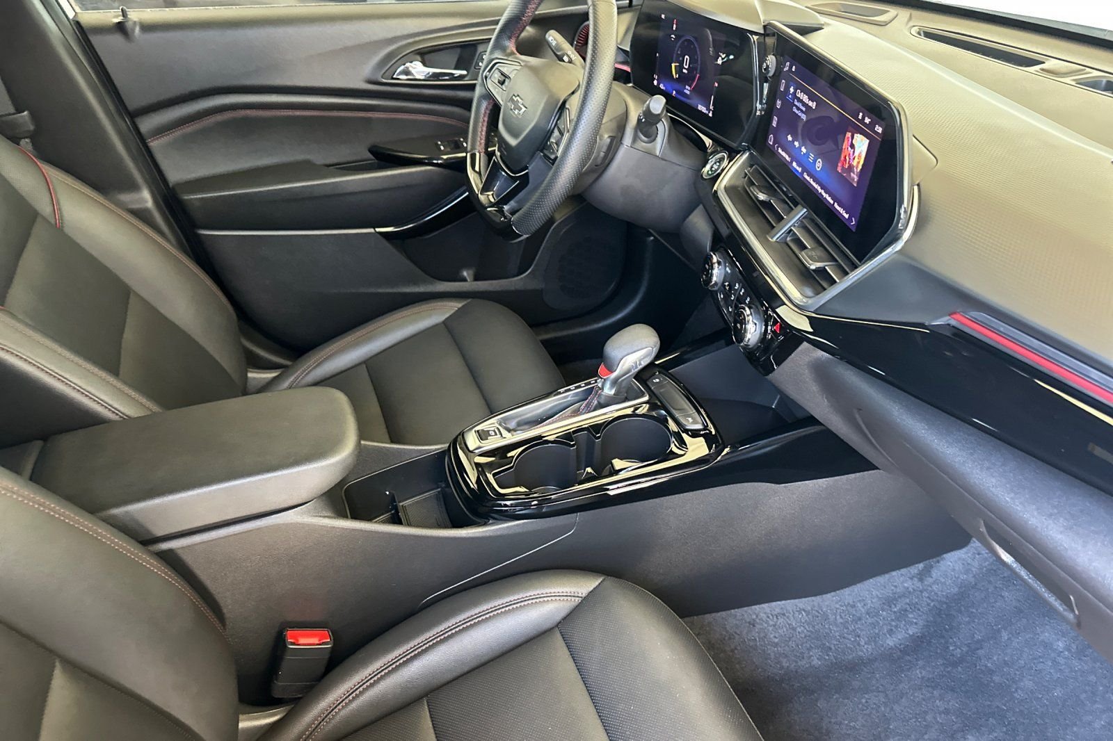 Used 2025 White Chevrolet 2RS image 16