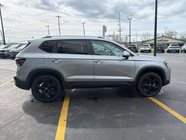 2025 Volkswagen Taos SEL - Photo 6