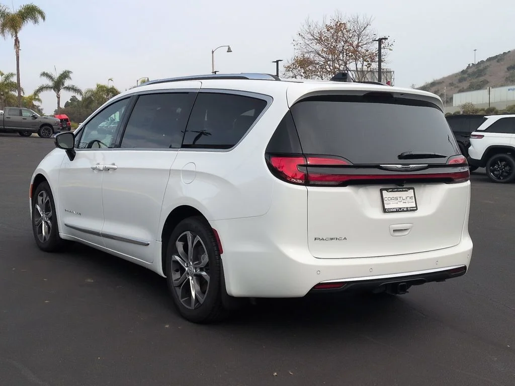 New 2026 Bright White Clear-Coat Exterior Paint Chrysler Pinnacle image 7
