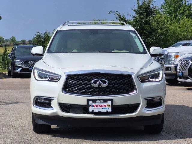 Used 2017 White INFINITI Base image 2