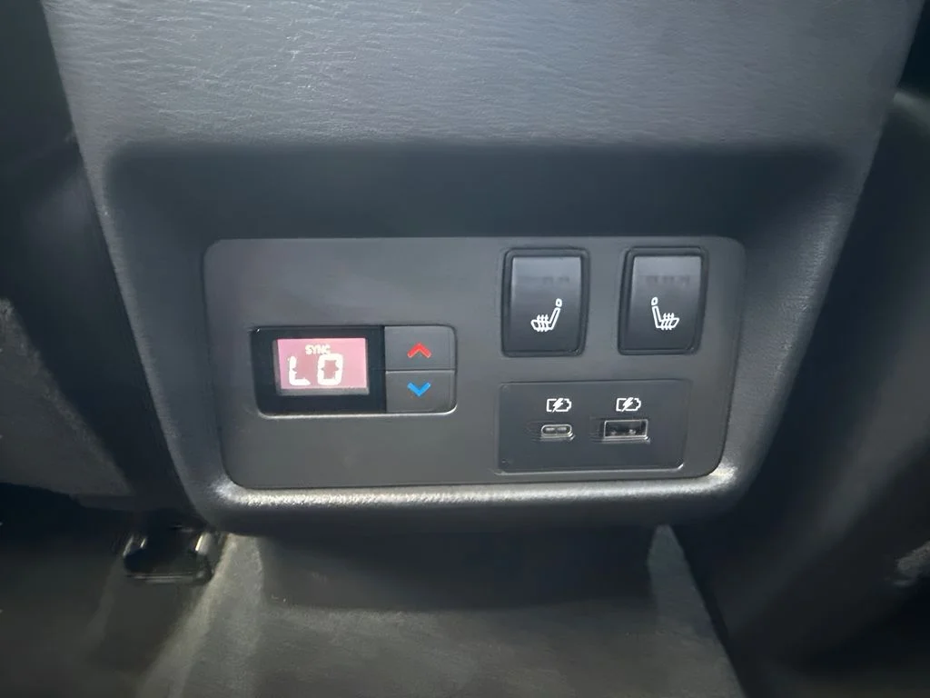 Used 2023 Black Nissan Platinum image 8